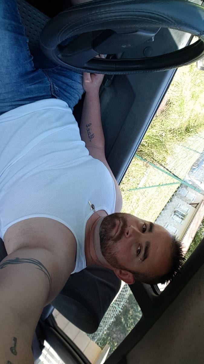 Riade - Gay male à Vezia Profil de Riade, 26 ans, Gay male à Vezia (Tessin)