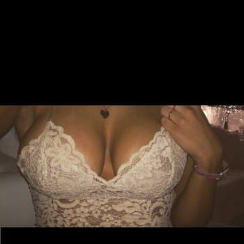 Laure-anna - Gay male à St-Prex Profil de Laure-anna, 28 ans, Gay male à St-Prex (Vaud)