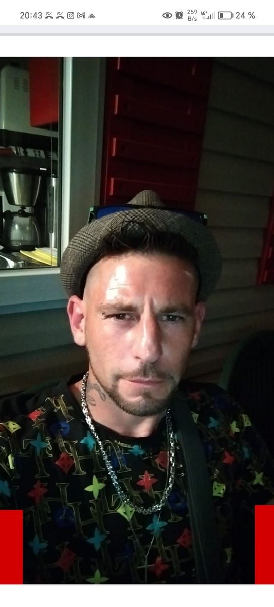 Indiana - Gay male à Vezia Profil de Indiana, 24 ans, Gay male à Vezia (Tessin)