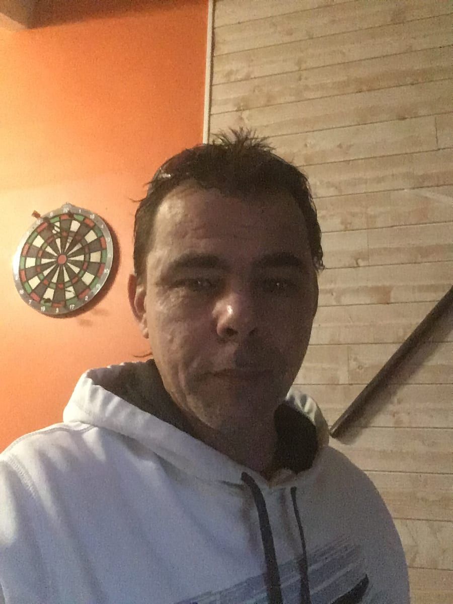 Profil de Illyes, 23 ans, Gay male à Blitzingen (Valais)
