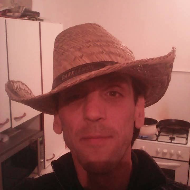 Profil de Raouti, 40 ans, Gay male à Eppenberg (Soleure)