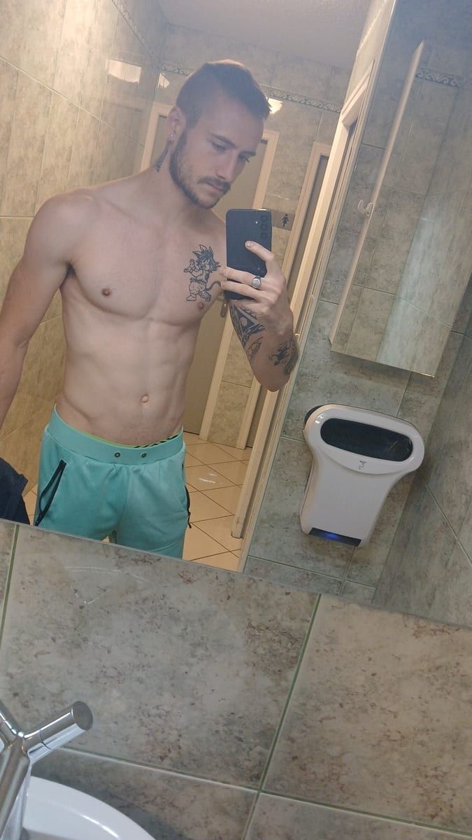 Profil de Devris, 30 ans, Gay male à Innerferrera (Grisons)